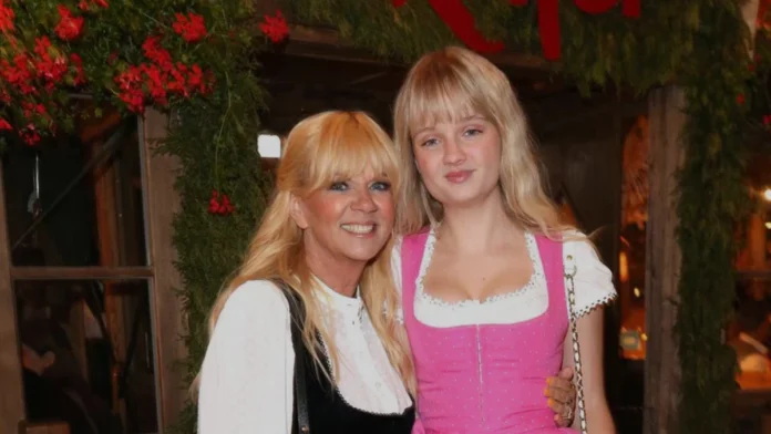 Julia Leischik Tochter